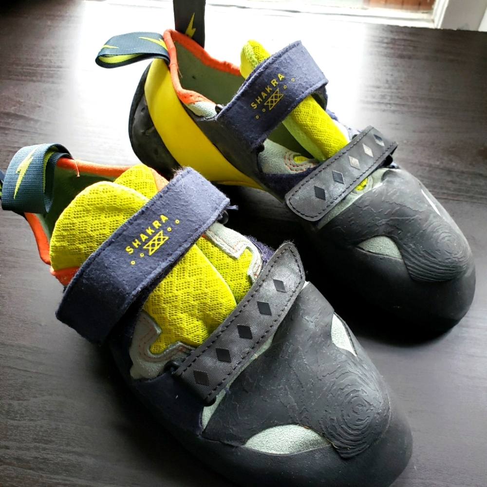 Evolv Shakra climbing shoes size 41.5